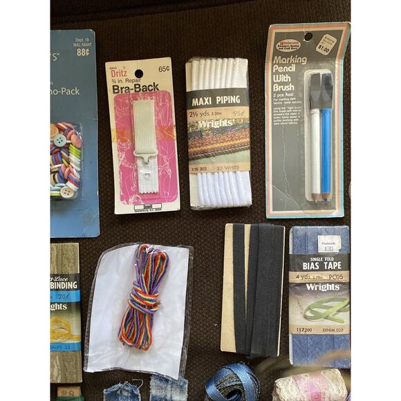 Lot of 36 New/Vtg Sewing Notions, Supplies, Buckles,Buttons Tape, Clasps, Ribbon - Picture 3 of 12